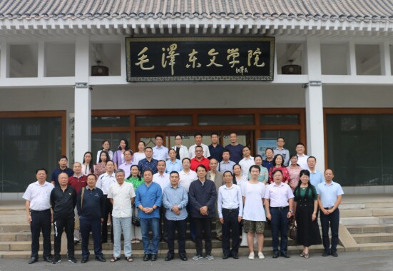 “湖南报告文学作家创作研讨会”在长沙举行